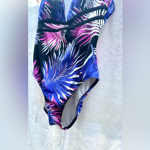NWOT Swimwear/Floral Plunge Neckline Rich Flattering/Fully Lined Solutions Swim - Picture 3 of 7